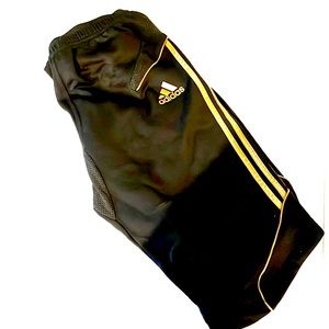 Adidas 3/4 quarter training pants. Size Medium